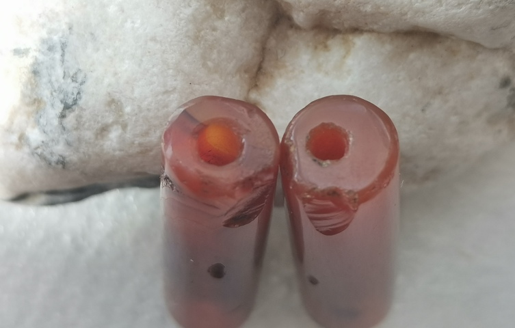 古玩玉器老天然紅瑪瑙珠2顆拍賣,當(dāng)前價(jià)格366元