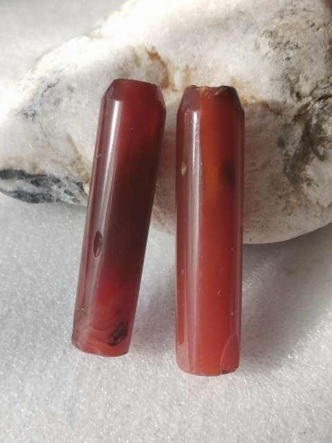 古玩玉器老天然紅瑪瑙珠2顆拍賣,當(dāng)前價(jià)格366元