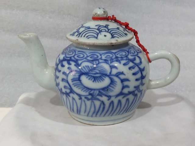 古玩陶瓷青花纏枝花紋茶壺拍賣，當前價格1280元