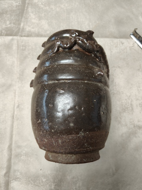 古玩陶瓷元代.醬釉盤龍紋罐拍賣，當前價格5900元