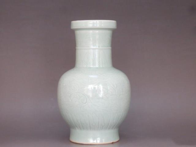 古玩陶瓷清代青釉刻花盤口瓶拍賣，當前價格12788元