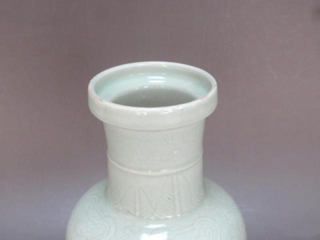 古玩陶瓷清代青釉刻花盤口瓶拍賣，當前價格12788元