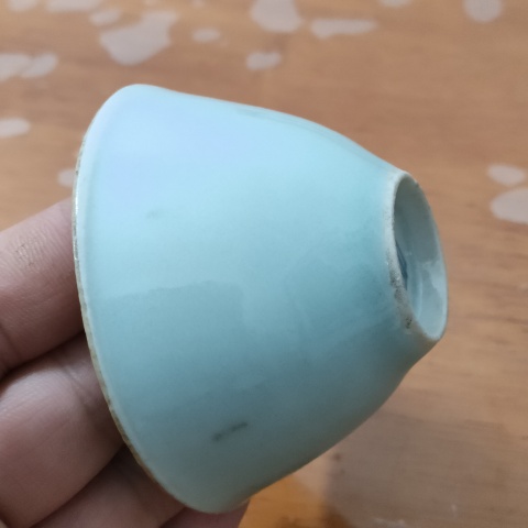 古玩陶瓷清中期,豆青釉尚品仰鐘杯拍賣,當前價格190元