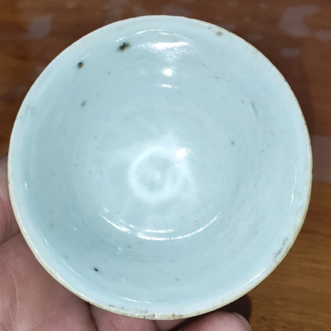 古玩陶瓷清中期,豆青釉尚品仰鐘杯拍賣,當前價格190元