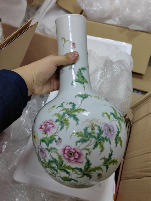 古玩陶瓷粉彩花卉紋天球瓶拍賣,當前價格3000元