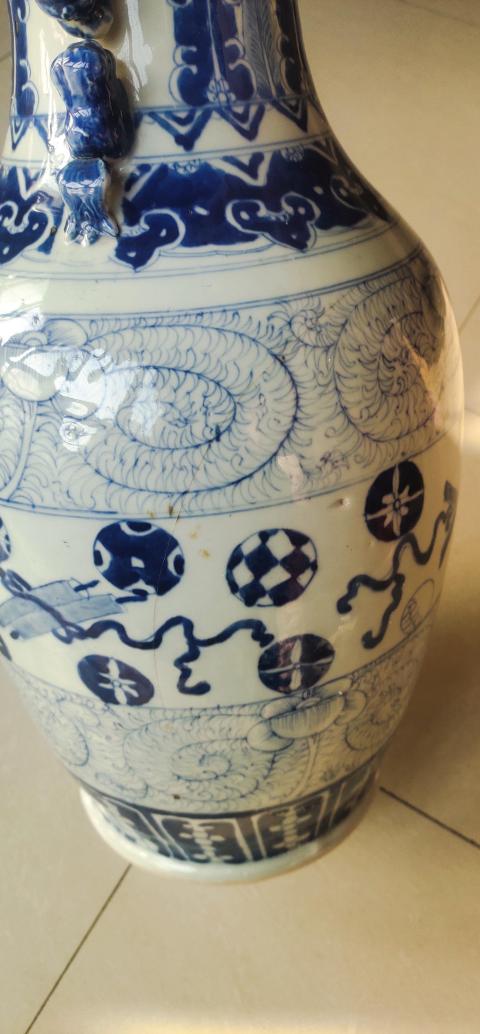 古玩陶瓷80年代青花淡描花卉八寶紋盤口瓶拍賣，當前價格500元