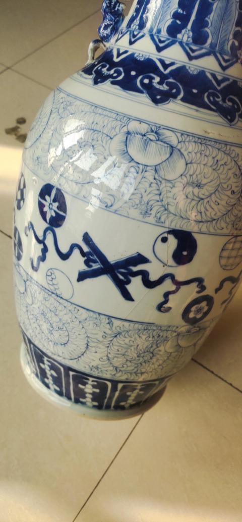 古玩陶瓷80年代青花淡描花卉八寶紋盤口瓶拍賣，當前價格500元