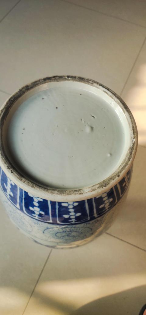 古玩陶瓷80年代青花淡描花卉八寶紋盤口瓶拍賣，當前價格500元