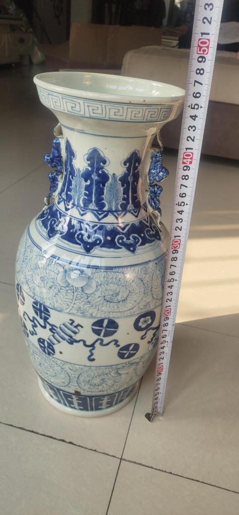 古玩陶瓷80年代青花淡描花卉八寶紋盤口瓶拍賣，當前價格500元