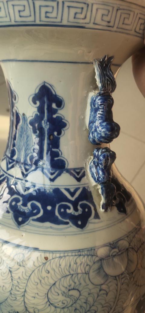 古玩陶瓷80年代青花淡描花卉八寶紋盤口瓶拍賣，當前價格500元