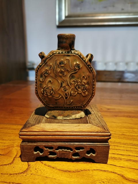 古玩陶瓷清代黑褐釉窯變印花雙系八方小扁瓶拍賣，當前價格1880元