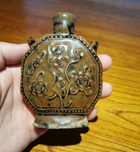 古玩陶瓷清代黑褐釉窯變印花雙系八方小扁瓶拍賣，當前價格1880元