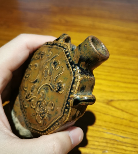 古玩陶瓷清代黑褐釉窯變印花雙系八方小扁瓶拍賣，當前價格1880元