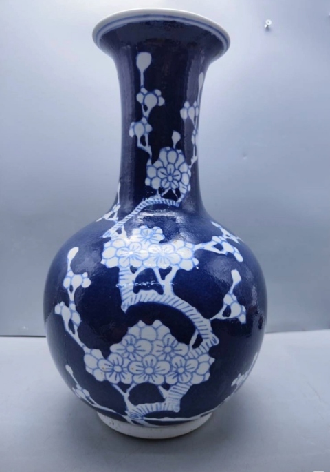 古玩陶瓷青花留白冰梅圖撇口瓶拍賣，當(dāng)前價(jià)格1698元