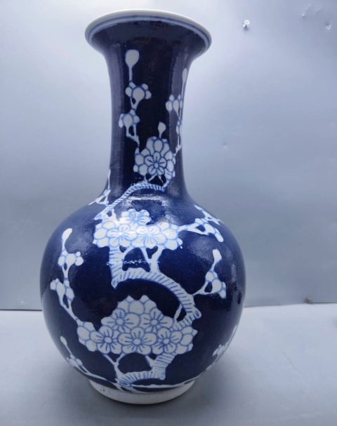 古玩陶瓷青花留白冰梅圖撇口瓶拍賣，當(dāng)前價(jià)格1698元