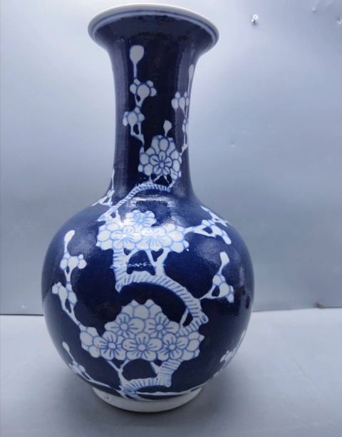古玩陶瓷青花留白冰梅圖撇口瓶拍賣，當(dāng)前價(jià)格1698元