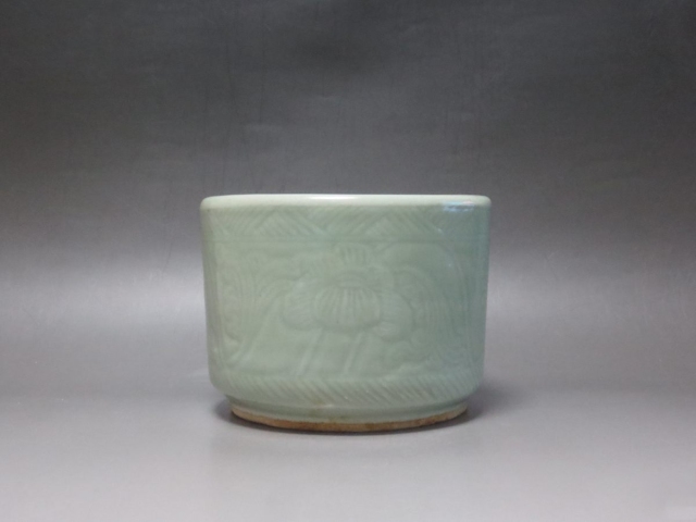 古玩陶瓷清中豆青釉暗刻花紋大號(hào)香爐拍賣，當(dāng)前價(jià)格3988元