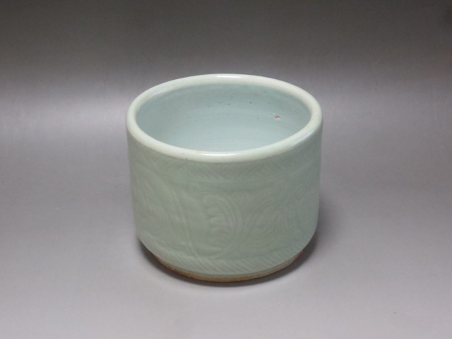 古玩陶瓷清中豆青釉暗刻花紋大號(hào)香爐拍賣，當(dāng)前價(jià)格3988元