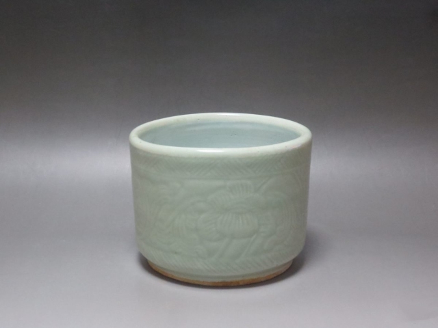 古玩陶瓷清中豆青釉暗刻花紋大號(hào)香爐拍賣，當(dāng)前價(jià)格3988元