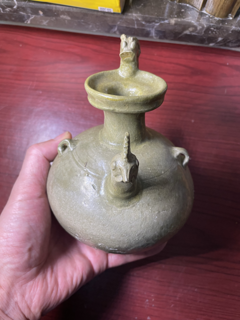 古玩陶瓷館藏級兩晉越窯青瓷龍鳳壺拍賣，當前價格99999元