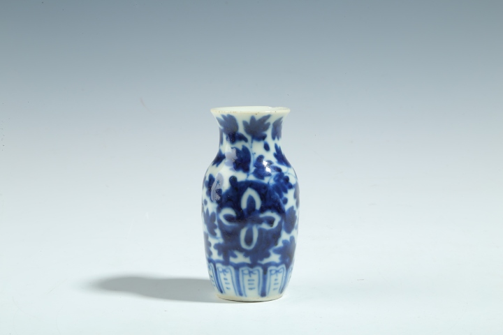 古玩陶瓷【精品】晚清·青花花卉紋撇口瓶拍賣,當(dāng)前價(jià)格1800元