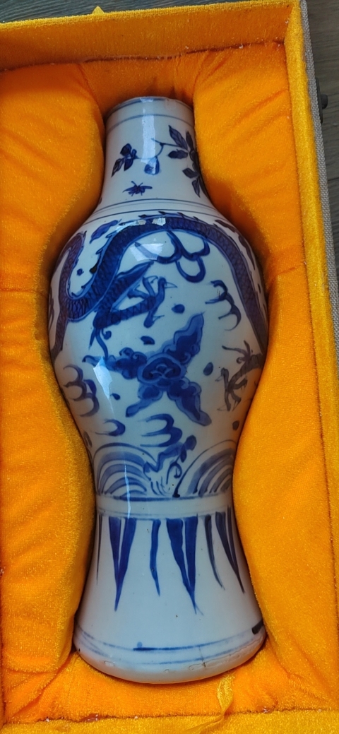 中国古玩 景徳鎮製 青花梅花紋 天球瓶 花瓶 壺 高約34.2cm 唐物 時代物 中国古玩 景徳鎮製 青花梅花紋 天球瓶 花瓶 壺 高約34.2