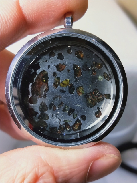 古玩雜項橄欖隕石掛件拍賣,當前價格399元