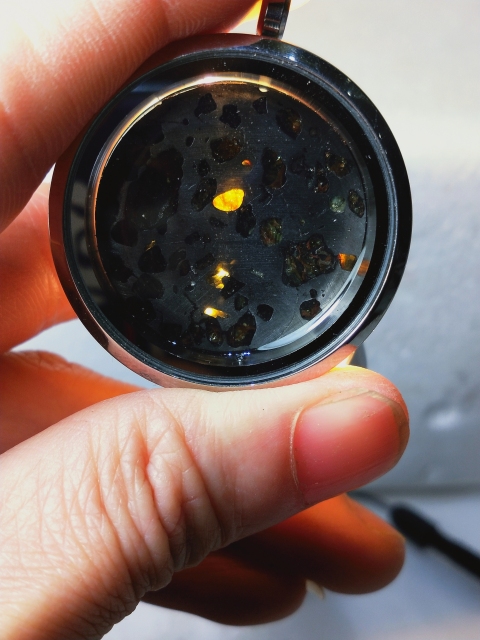 古玩雜項橄欖隕石掛件拍賣,當前價格399元