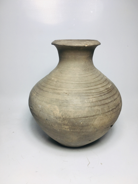 古玩陶瓷漢代陶瓶拍賣,當前價格0元