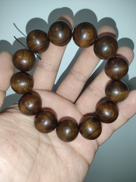 古玩雜項老料,原汁原味黃花梨手串拍賣,當前價格999元