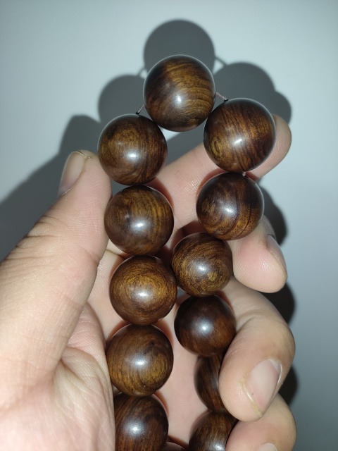 古玩雜項老料,原汁原味黃花梨手串拍賣,當前價格999元