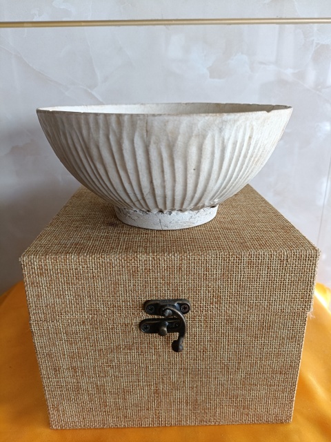 古玩陶瓷館藏珍品宋代五大名窯之一定窯白釉刻仰蓮紋賞碗拍賣,當前價格3980元