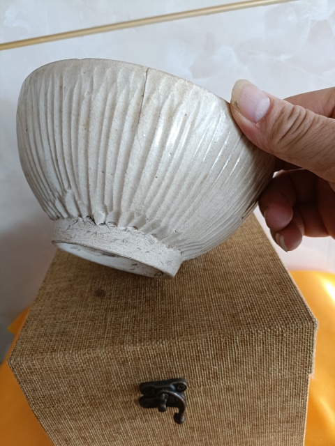 古玩陶瓷館藏珍品宋代五大名窯之一定窯白釉刻仰蓮紋賞碗拍賣,當前價格3980元