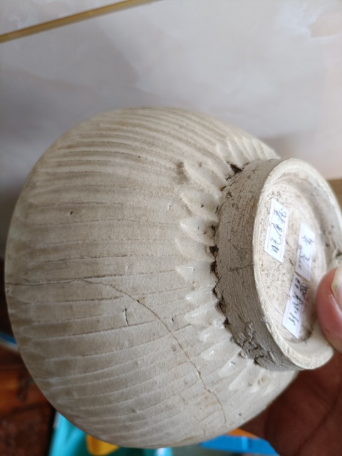 古玩陶瓷館藏珍品宋代五大名窯之一定窯白釉刻仰蓮紋賞碗拍賣,當前價格3980元