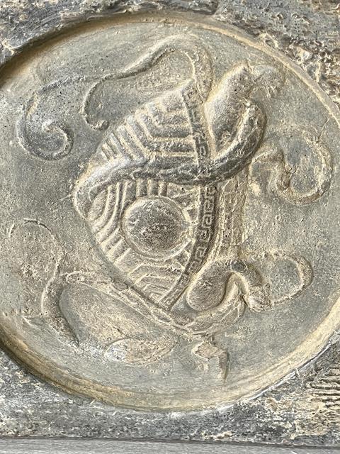 古玩雜項秦漢古磚改制玄武紋壺承拍賣,當前價格2000元