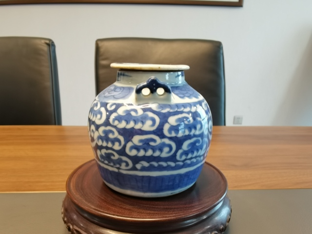 古玩陶瓷青花留白云蝠紋提梁壺拍賣，當前價格980元