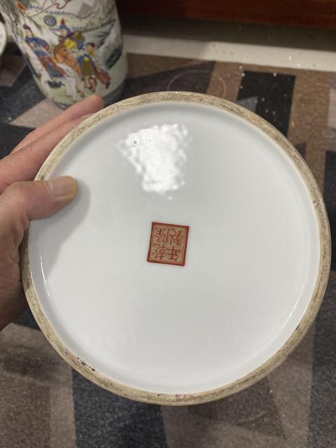 古玩陶瓷人物紋粉彩瓶拍賣，當前價格25000元