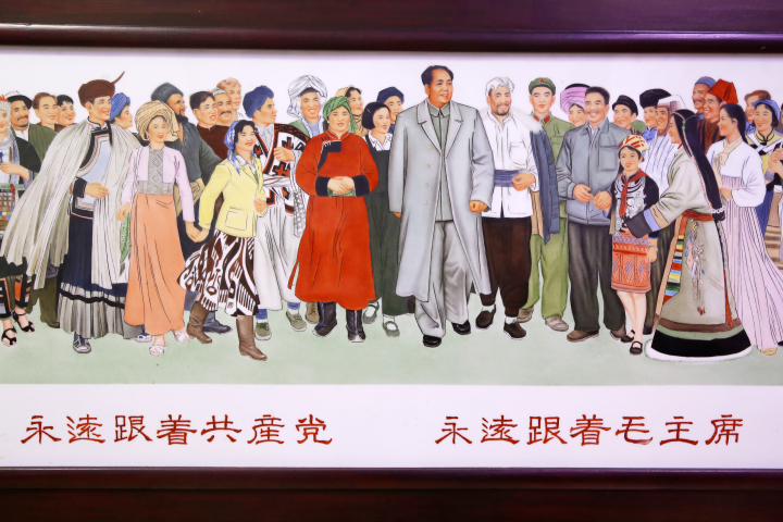 古玩陶瓷新粉彩貼花人物圖瓷板拍賣(mài)，當(dāng)前價(jià)格300000元