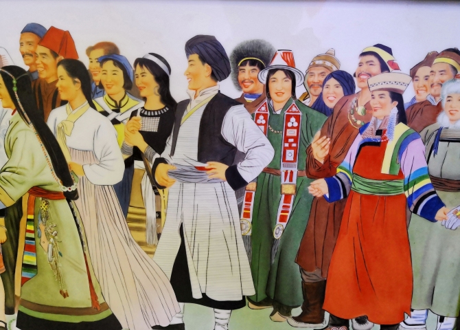 古玩陶瓷新粉彩貼花人物圖瓷板拍賣(mài)，當(dāng)前價(jià)格300000元