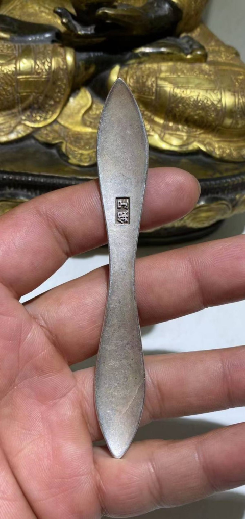 古玩雜項(xiàng)足銀款發(fā)簪贈(zèng)送筆筒一件拍賣,當(dāng)前價(jià)格180元