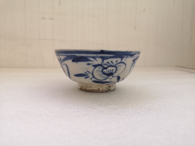 古玩陶瓷明末清初花卉紋青花碗拍賣,當前價格750元