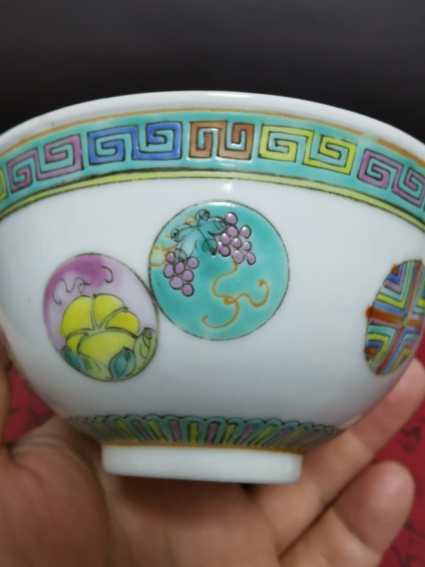 古玩陶瓷粉彩皮球花碗一對拍賣,當前價格2000元