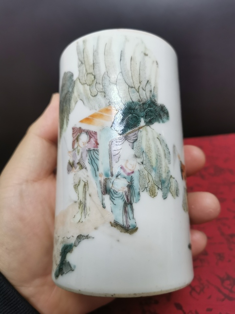 古玩陶瓷清同治(精品)?粉彩群仙祝壽人物筆筒拍賣，當前價格2800元