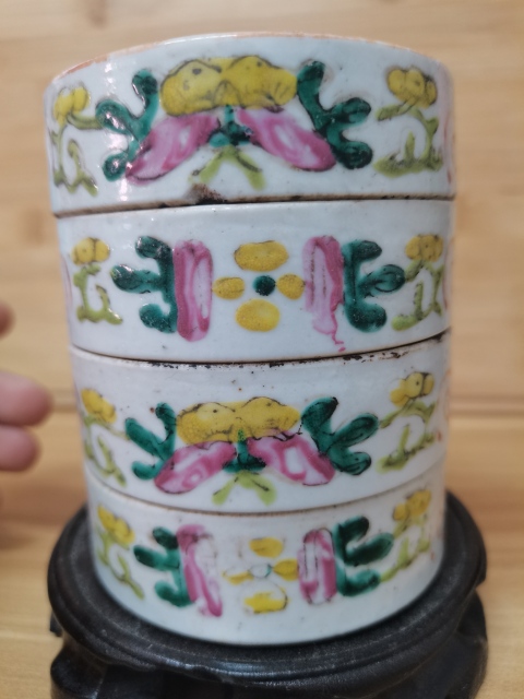 古玩陶瓷清晚期粉彩花蝶紋喜字蓋盒拍賣,當前價格1333元