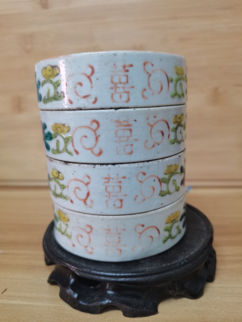 古玩陶瓷清晚期粉彩花蝶紋喜字蓋盒拍賣,當前價格1333元