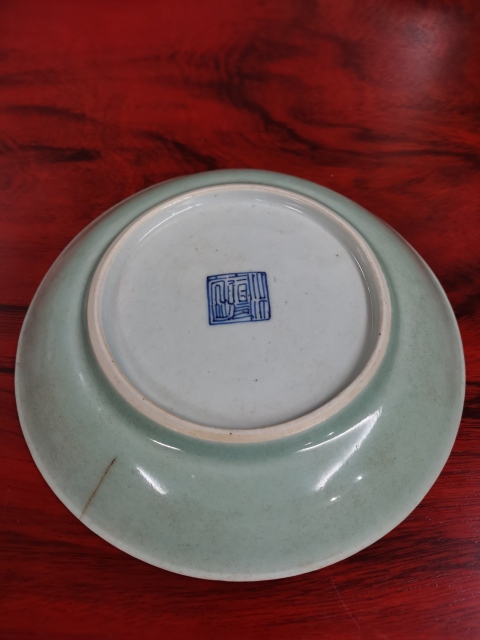 古玩陶瓷清道光時期豆青釉臥盤拍賣，當前價格150元