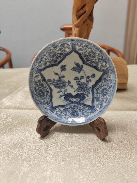 古玩陶瓷清康熙青花洞石花卉紋盤拍賣,當(dāng)前價(jià)格1980元