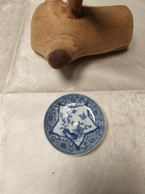 古玩陶瓷清康熙青花洞石花卉紋盤拍賣,當(dāng)前價(jià)格1980元
