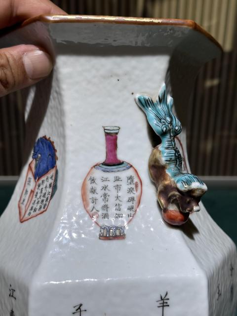 域鉴古玩】粉彩无双普人物六方双耳瓶拍卖价格/图片/值多少钱