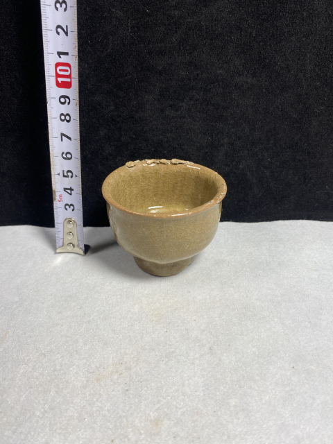古玩陶瓷元代龍泉鱔魚黃釉冰片紋壓手杯拍賣，當前價格1980元